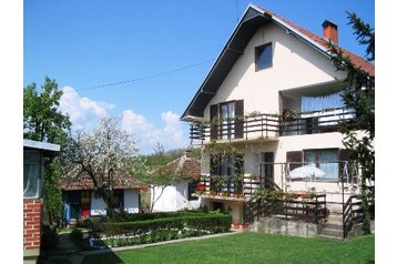 Serbia Privát Popučke, Zewnątrz